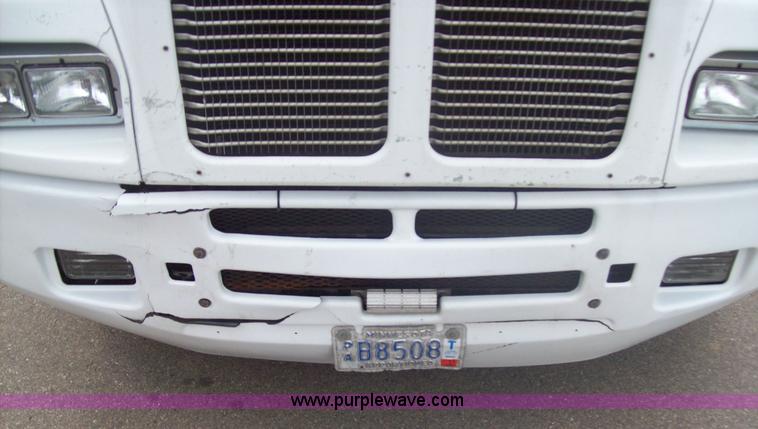 image for item 9665 2003 Kenworth Construct T600 semi truck
