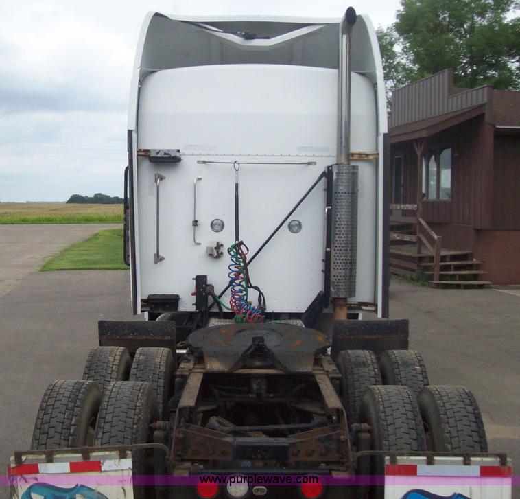 image for item 9665 2003 Kenworth Construct T600 semi truck