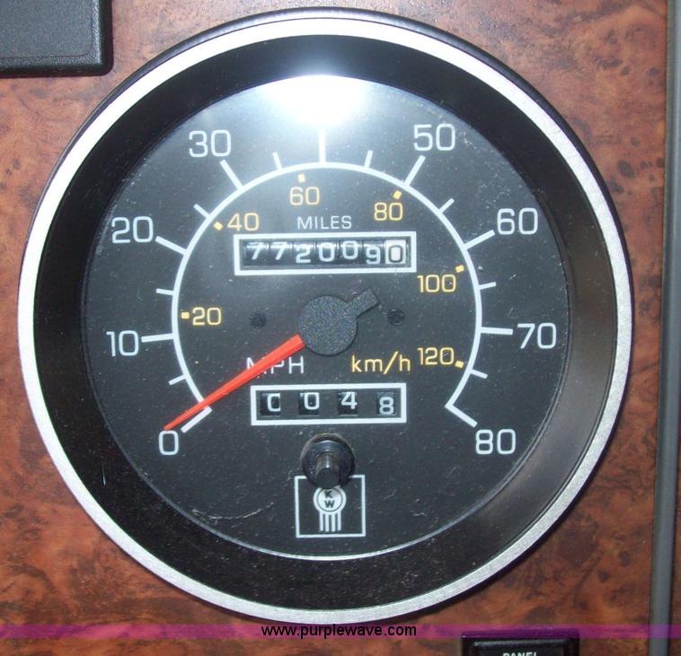 image for item 9665 2003 Kenworth Construct T600 semi truck