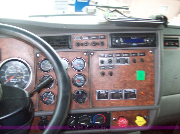 image for item 9665 2003 Kenworth Construct T600 semi truck