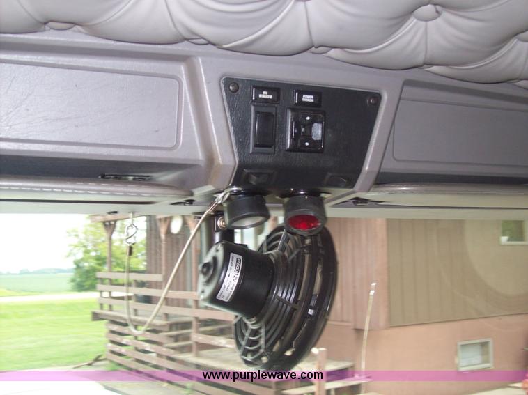 image for item 9665 2003 Kenworth Construct T600 semi truck