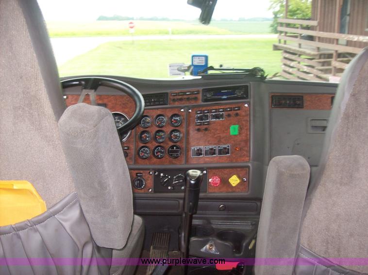image for item 9665 2003 Kenworth Construct T600 semi truck