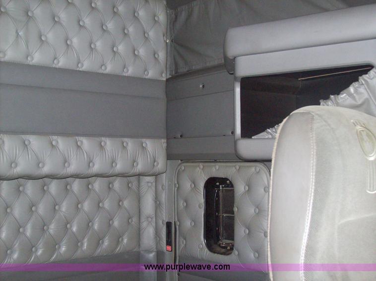 image for item 9665 2003 Kenworth Construct T600 semi truck