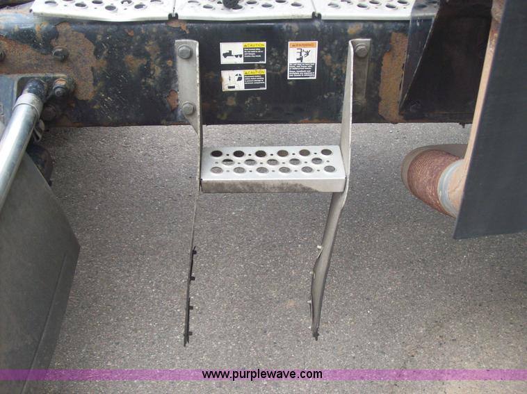 image for item 9665 2003 Kenworth Construct T600 semi truck