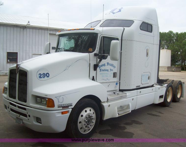 image for item 9666 1995 Kenworth Construct T600 semi truck