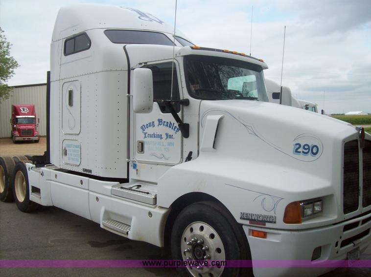 image for item 9666 1995 Kenworth Construct T600 semi truck