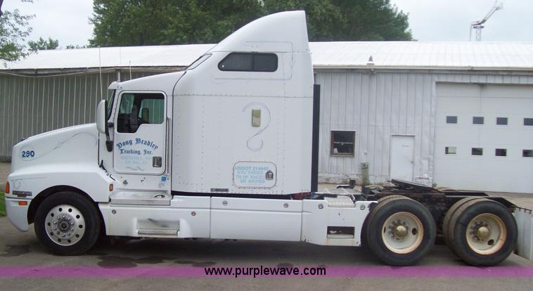 image for item 9666 1995 Kenworth Construct T600 semi truck