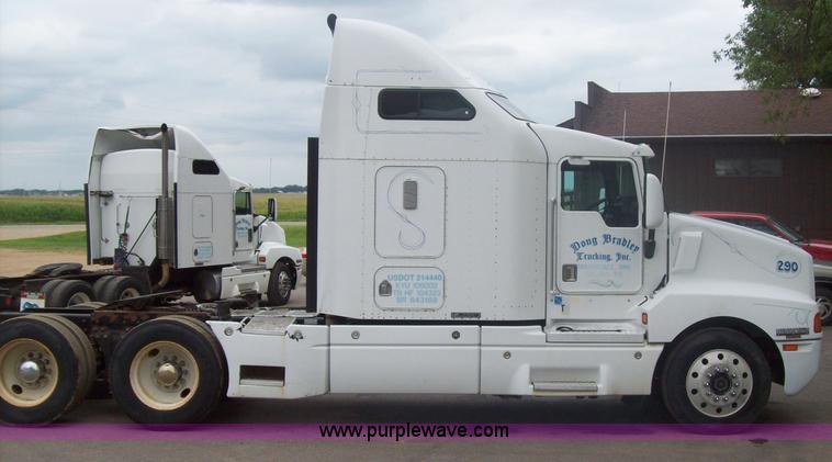 image for item 9666 1995 Kenworth Construct T600 semi truck