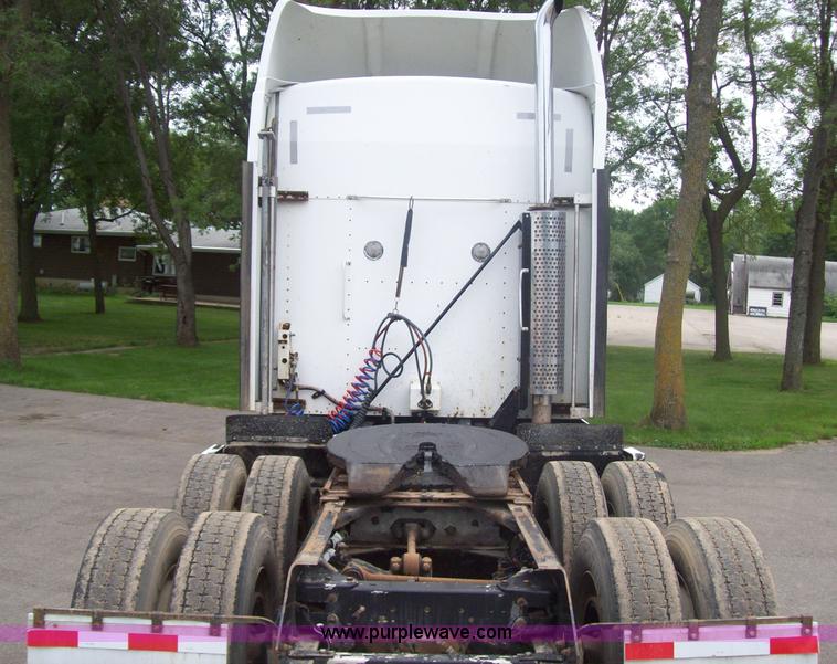 image for item 9666 1995 Kenworth Construct T600 semi truck