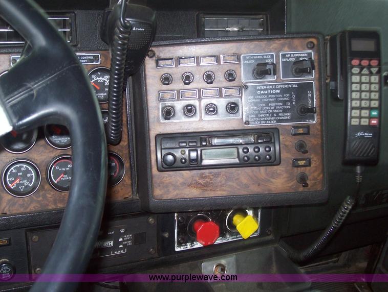 image for item 9666 1995 Kenworth Construct T600 semi truck