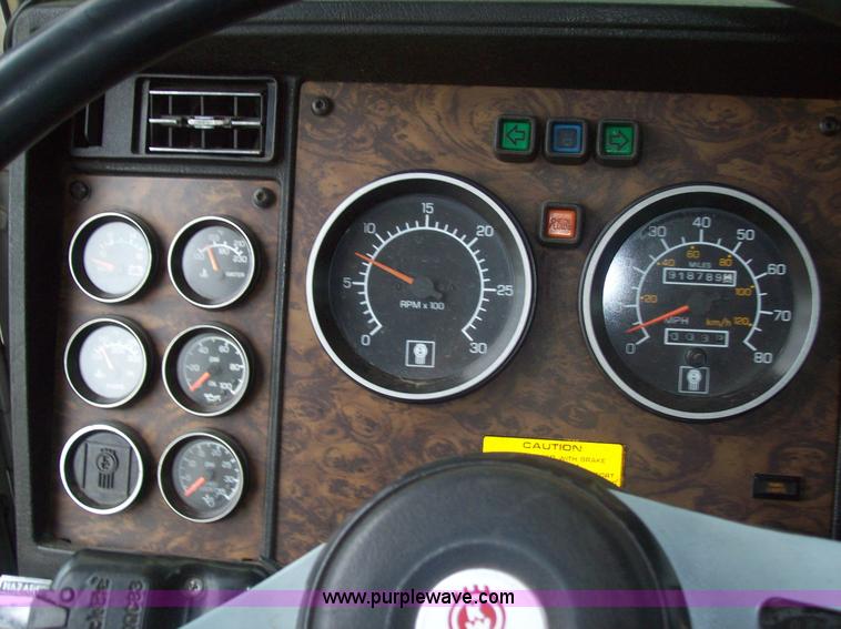 image for item 9666 1995 Kenworth Construct T600 semi truck
