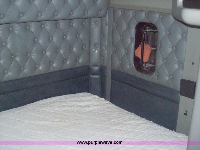 image for item 9666 1995 Kenworth Construct T600 semi truck