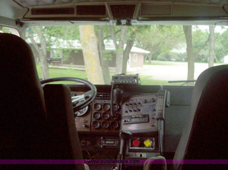 image for item 9666 1995 Kenworth Construct T600 semi truck