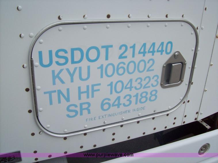 image for item 9666 1995 Kenworth Construct T600 semi truck