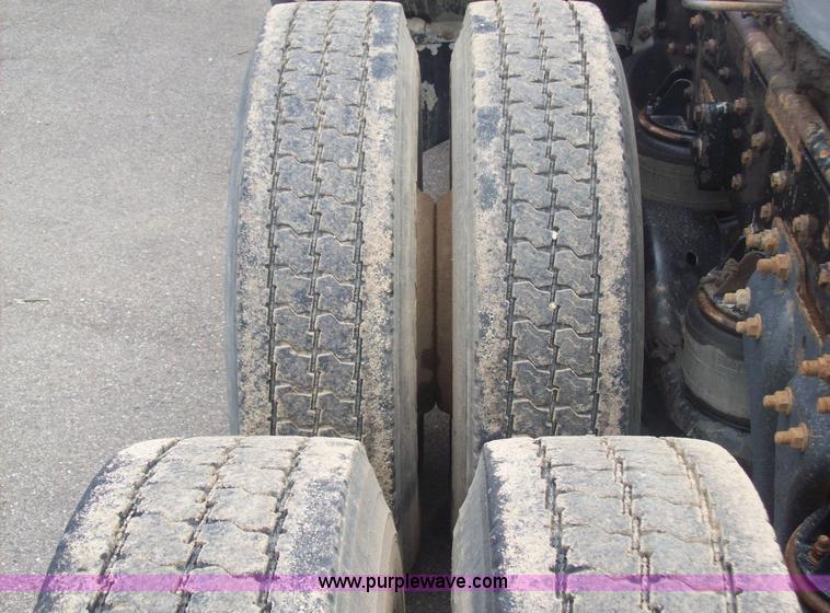 image for item 9666 1995 Kenworth Construct T600 semi truck