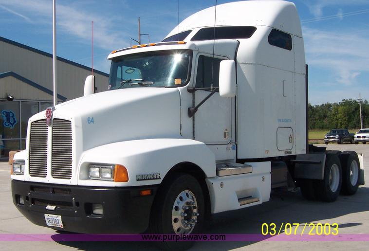 image for item 9667 2005 Kenworth Construct T600 semi truck
