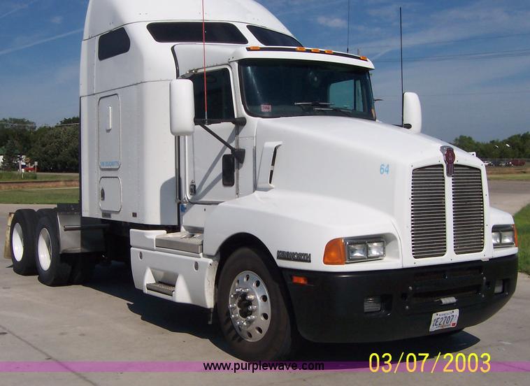image for item 9667 2005 Kenworth Construct T600 semi truck