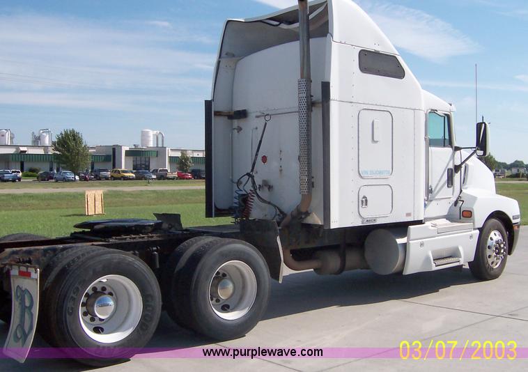 image for item 9667 2005 Kenworth Construct T600 semi truck