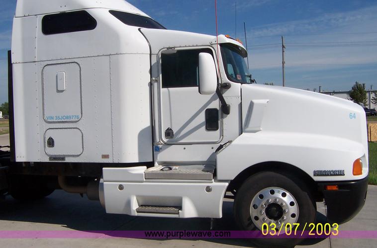 image for item 9667 2005 Kenworth Construct T600 semi truck