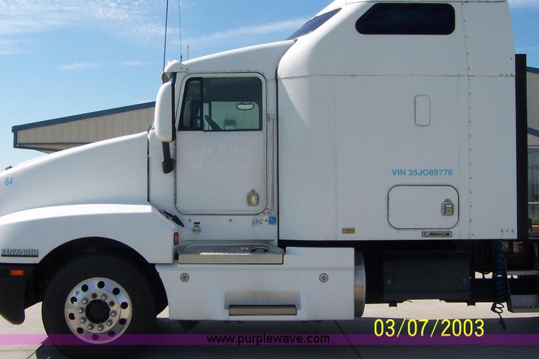 image for item 9667 2005 Kenworth Construct T600 semi truck
