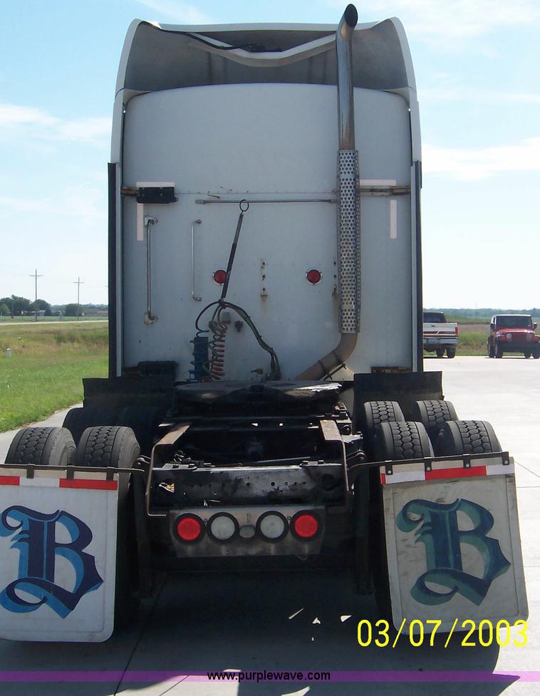 image for item 9667 2005 Kenworth Construct T600 semi truck