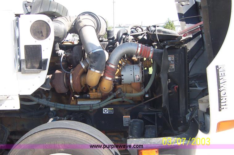 image for item 9667 2005 Kenworth Construct T600 semi truck