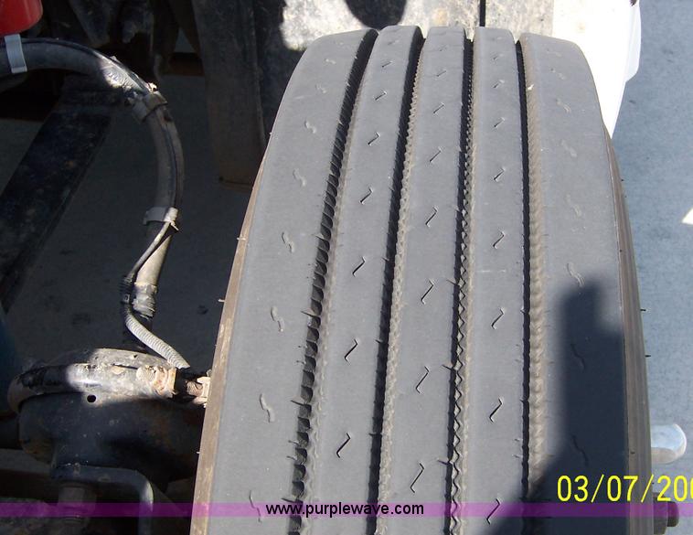 image for item 9667 2005 Kenworth Construct T600 semi truck