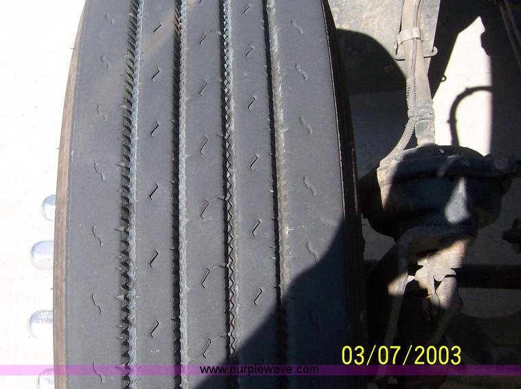 image for item 9667 2005 Kenworth Construct T600 semi truck