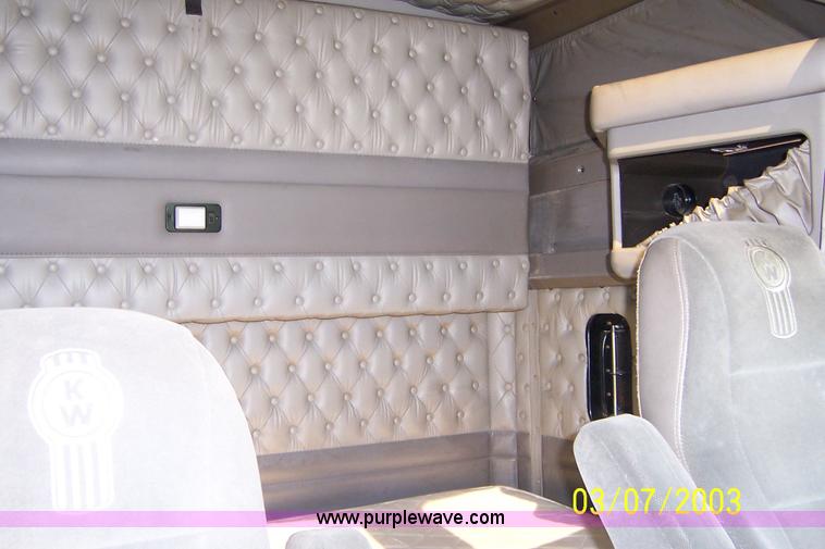 image for item 9667 2005 Kenworth Construct T600 semi truck