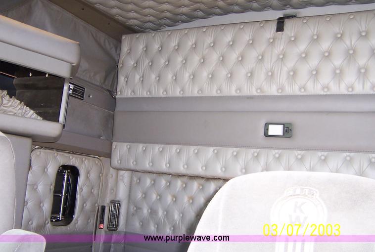 image for item 9667 2005 Kenworth Construct T600 semi truck