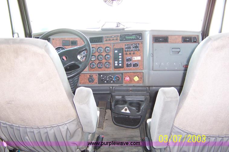 image for item 9667 2005 Kenworth Construct T600 semi truck