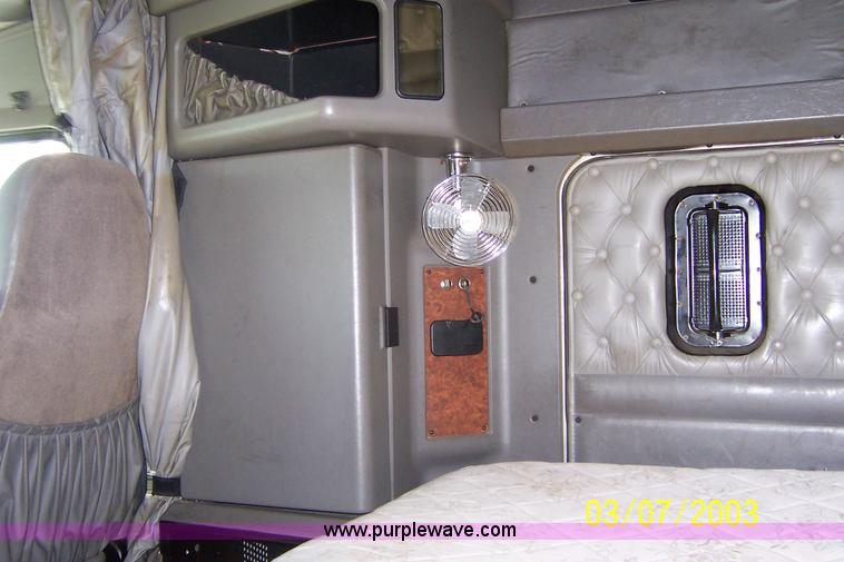 image for item 9667 2005 Kenworth Construct T600 semi truck