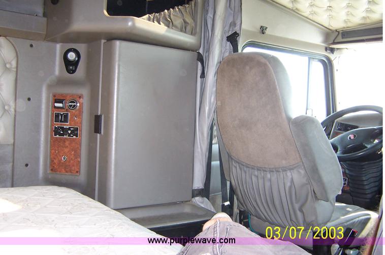 image for item 9667 2005 Kenworth Construct T600 semi truck