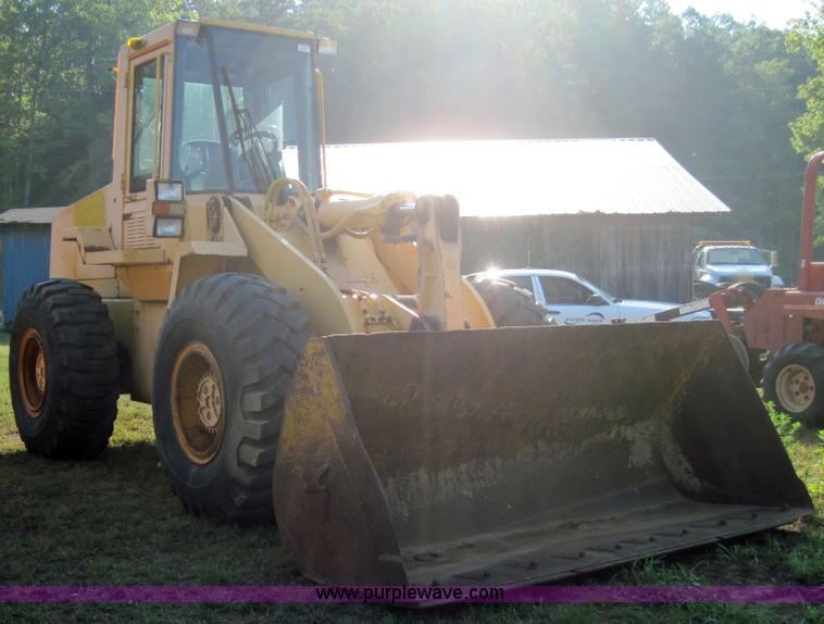 image for item 3022 1989 Case 621 wheel loader