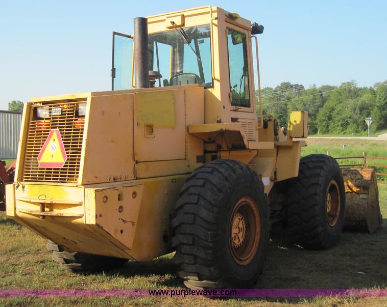 image for item 3022 1989 Case 621 wheel loader