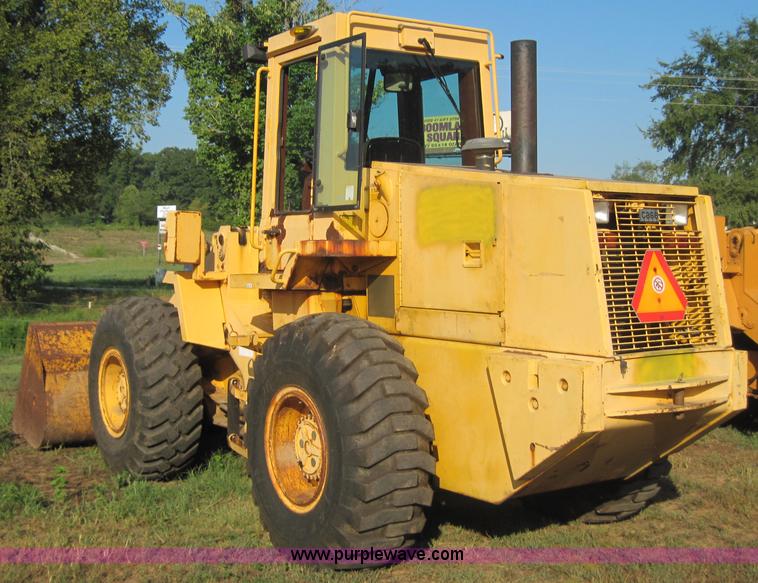 image for item 3022 1989 Case 621 wheel loader