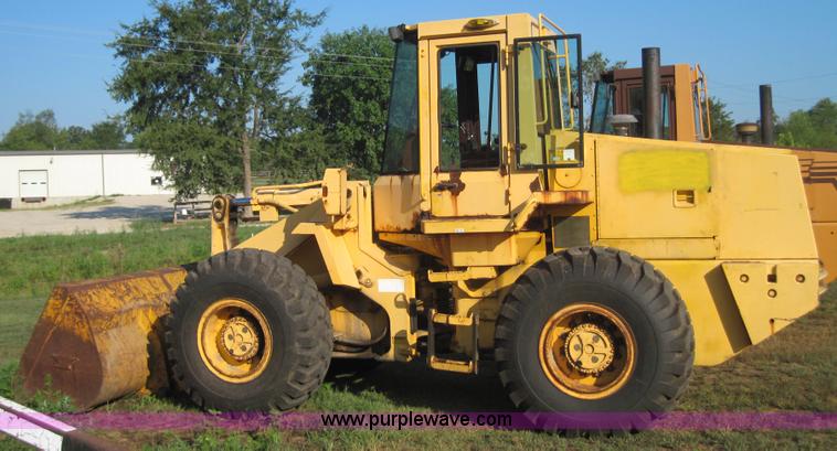 image for item 3022 1989 Case 621 wheel loader