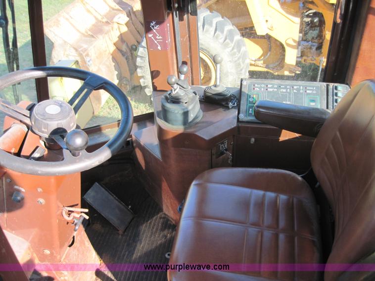 image for item 3022 1989 Case 621 wheel loader