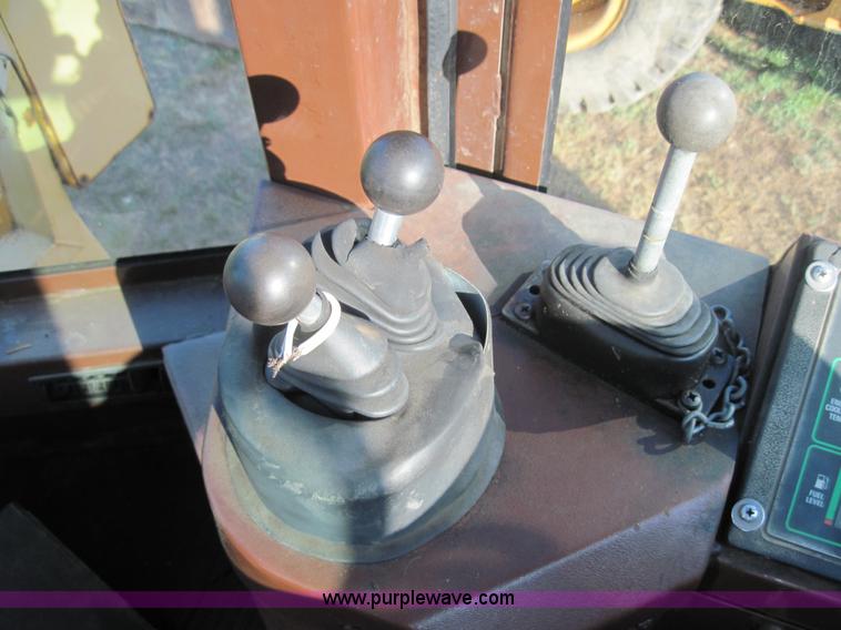 image for item 3022 1989 Case 621 wheel loader