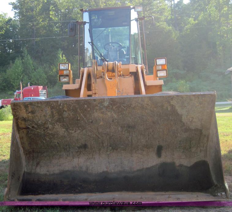 image for item 3023 1989 Case 621 wheel loader