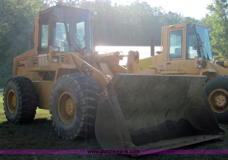 image for item 3023 1989 Case 621 wheel loader