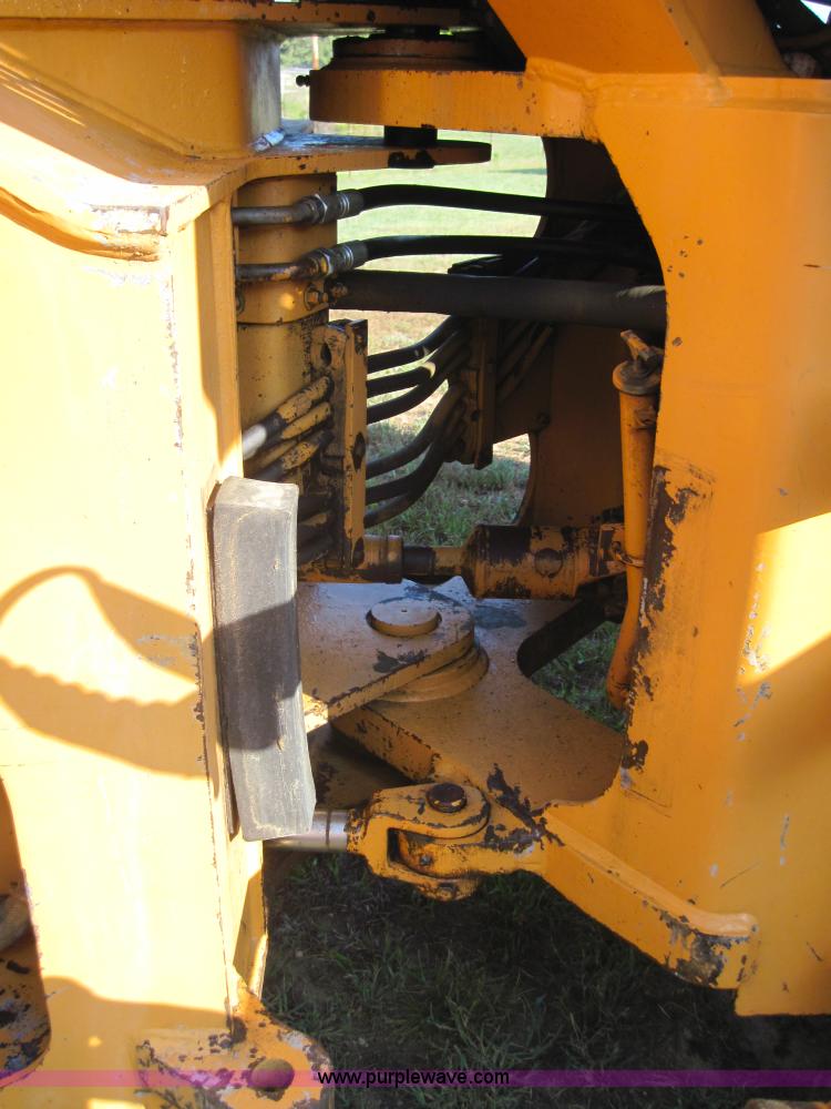 image for item 3023 1989 Case 621 wheel loader