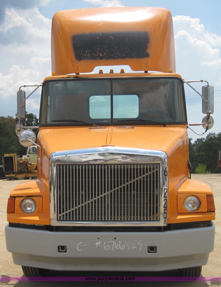 image for item 3029 1994 White Gmc Aero Wca semi truck