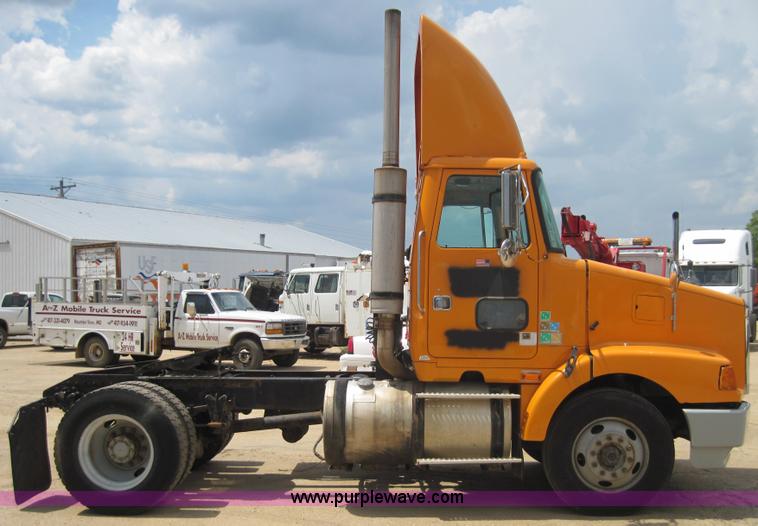 image for item 3029 1994 White Gmc Aero Wca semi truck