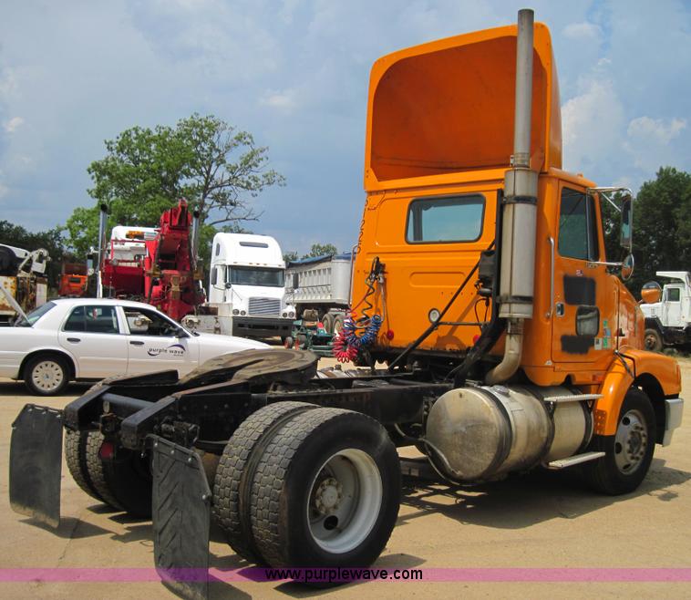 image for item 3029 1994 White Gmc Aero Wca semi truck