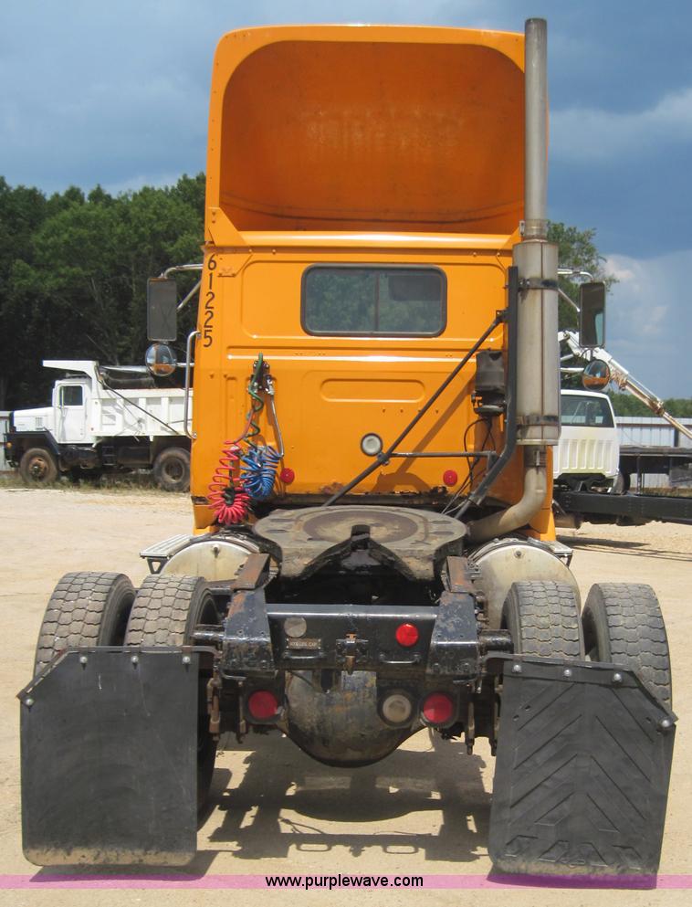 image for item 3029 1994 White Gmc Aero Wca semi truck