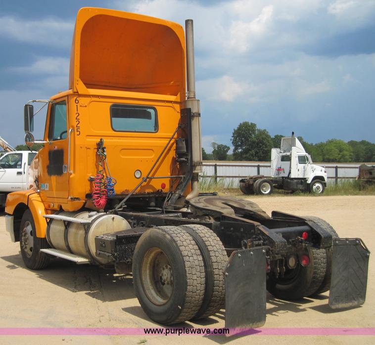 image for item 3029 1994 White Gmc Aero Wca semi truck
