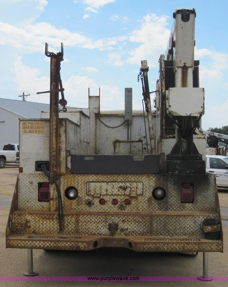 image for item 3921 1997 International Series 4900 crane truck