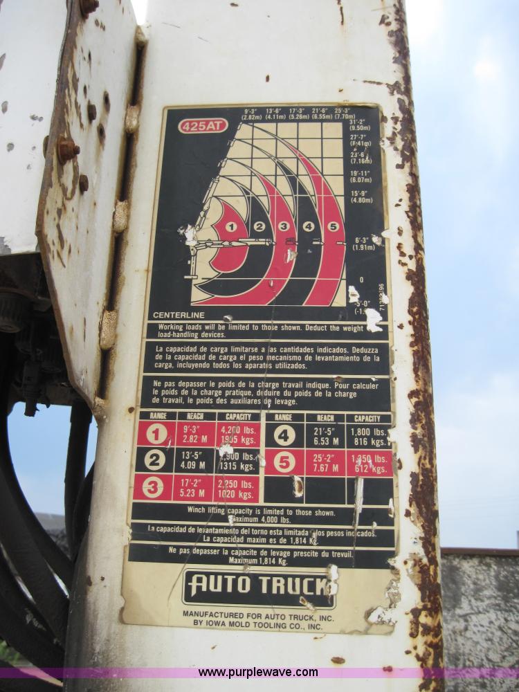 image for item 3921 1997 International Series 4900 crane truck