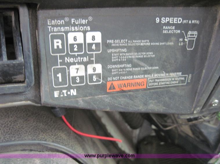 image for item 3921 1997 International Series 4900 crane truck